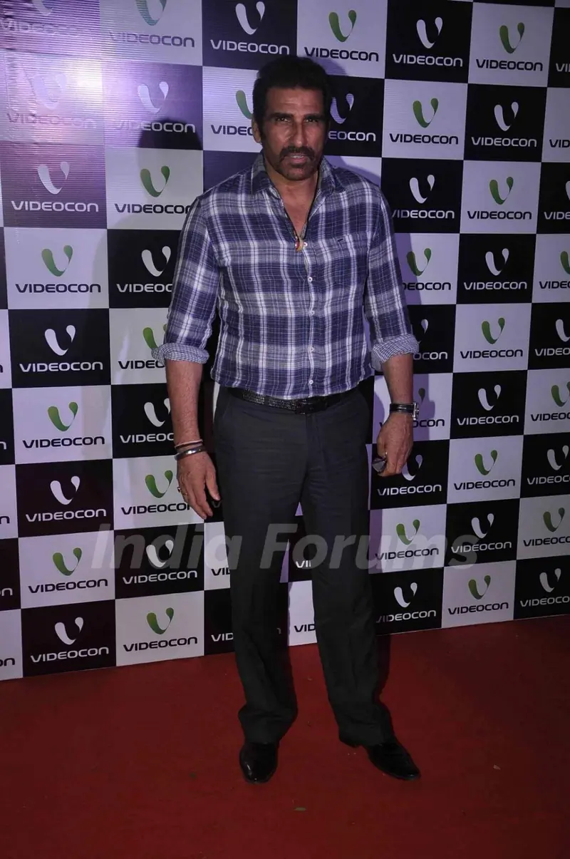 Mukesh Rishi poses for the media at Videocon Bash