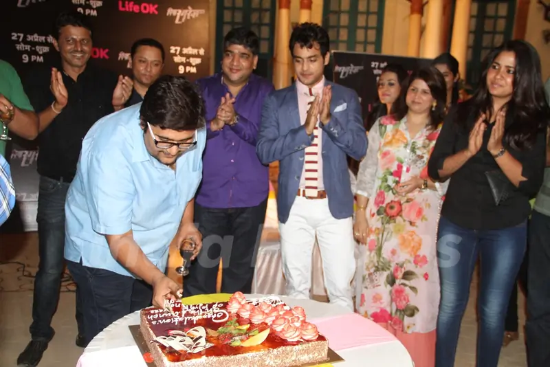 The Entire Cast Cut the Cake at Launch of New Show Piya Rangrezz by Life Ok