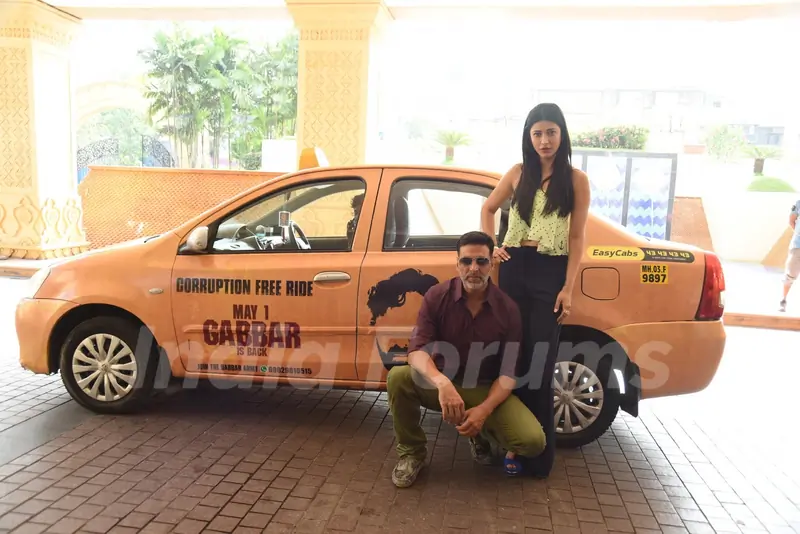 Akshay Kumar and Shruti Hassan Promoting Gabbar Is Back