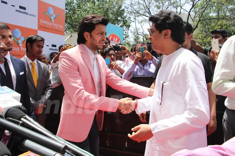 Riteish Greets Raj Thackeray at Launch of Globus ProCon Studio