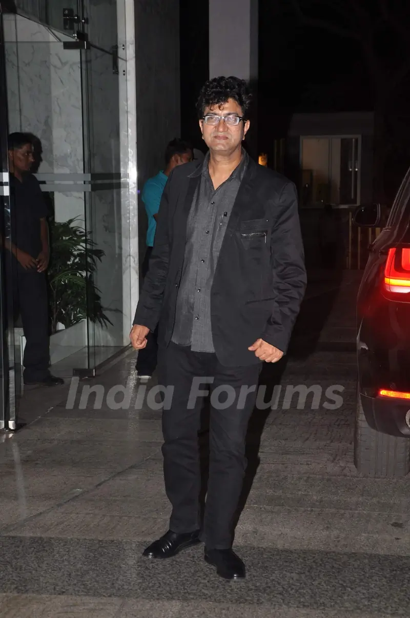Prasoon Joshi at Priyanka and Kangana's Bash for Winning National Awards