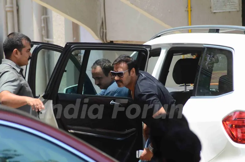Ajay Devgn Snapped at Salman's Residence (Galaxy Apartments)