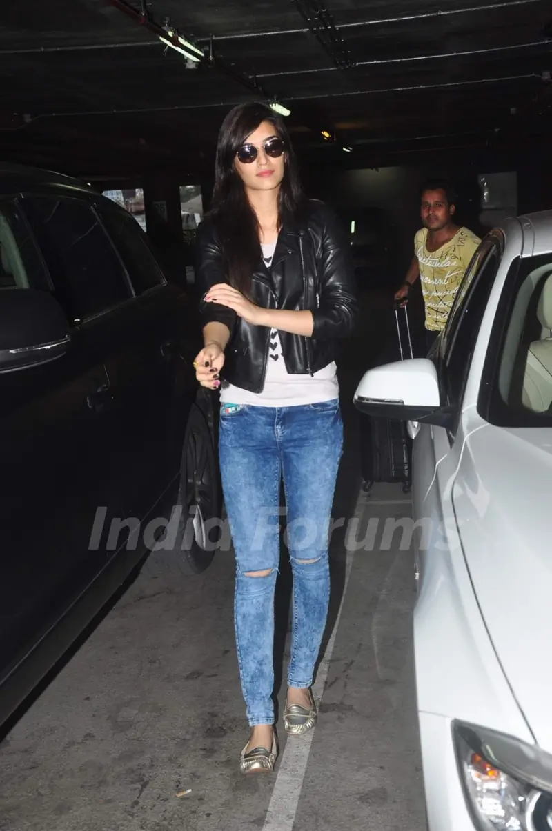 Kriti Sanon Returns From AIBA