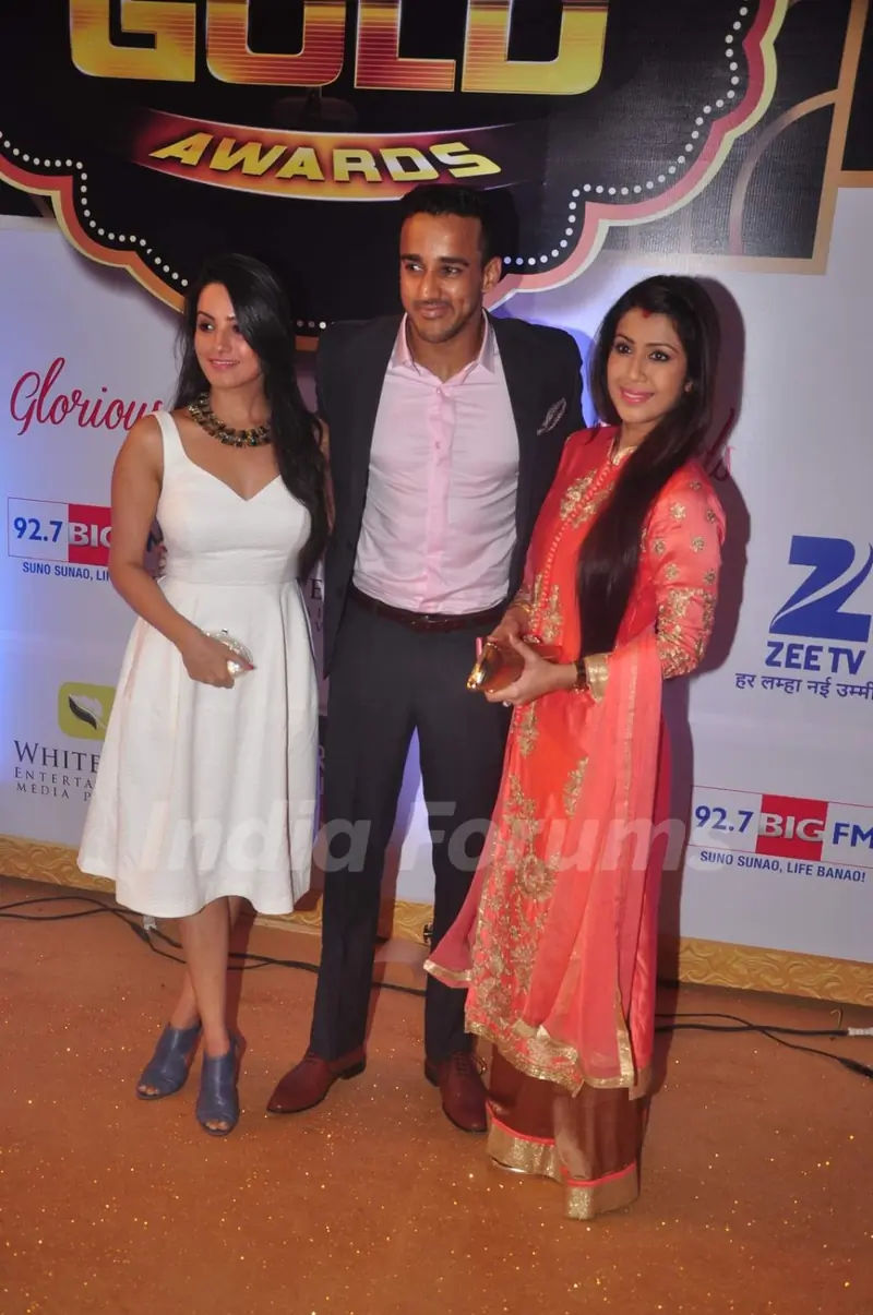 Anita Hassanandani With Her Husband Rohit Reddy and Ankita Bhargava at Gold Awards