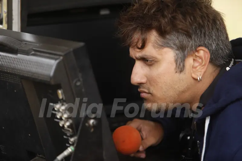 Hamari Adhuri Kahani