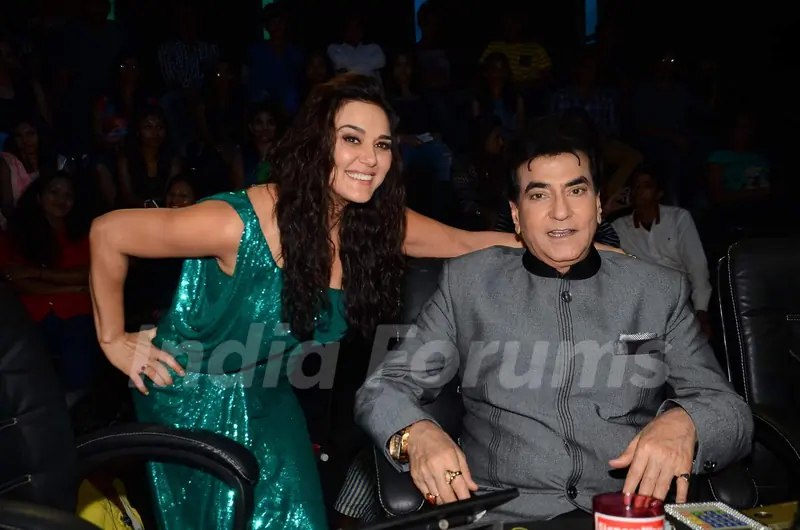 Jeetendra and Preity Zinta on the Sets of Nach Baliye!