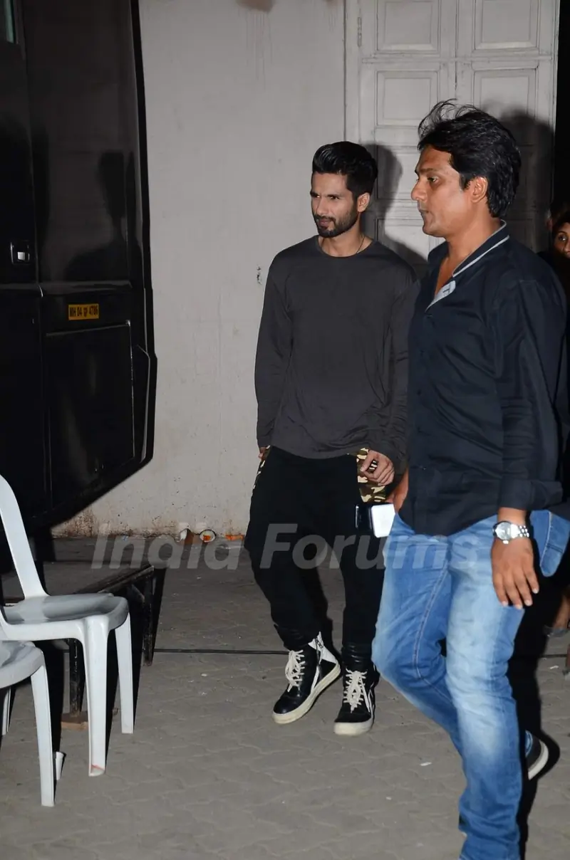 Shahid Kapoor Snapped at Mehboob!