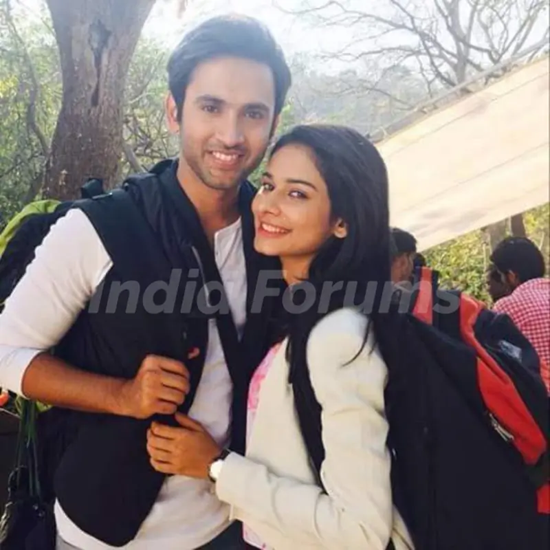 Aneri Vajani and Mishkat Varma as Nisha and Kabir