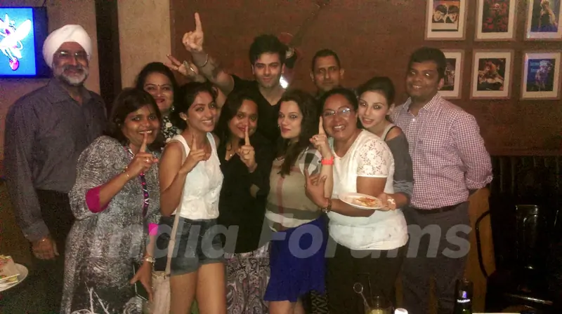 Diya Aur Baati Hum Team's Dinner Meet!