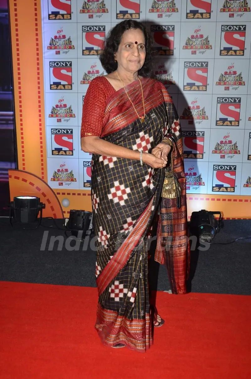 Usha Nadkarni poses for the media at SAB Ke Anokhe Awards