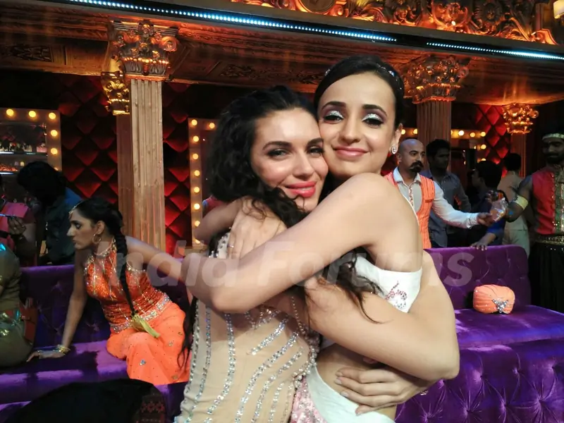 Sanaya Irani and Scarlett Wilson on the Sets of Jhalak Dikhla Jaa 8