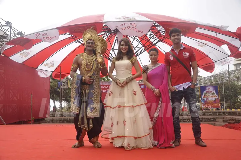 Yam Hain Hum Cast Unveils 'Sabse Anokha Umbrella'