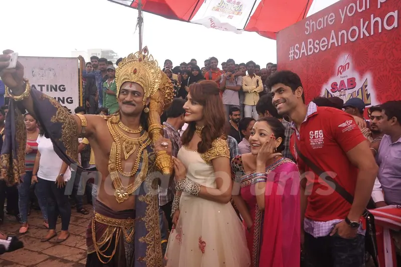 Yam Hain Hum Cast Unveils 'Sabse Anokha Umbrella'