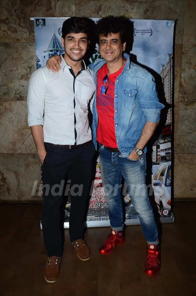 Palash Sen and Saurabh Pandey at Screening of Aisa Yeh Jahaan