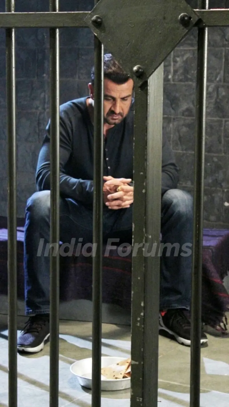 Itna Karo Na Mujhe Pyaar