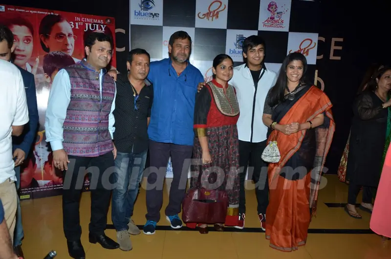 Mahesh Manjrekar, Satya Manjrekar and Renuka Shahane at Special Screening of Marathi Movie 'Jaaniva'