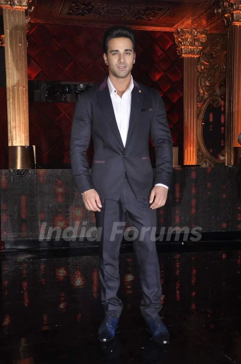 Pulkit Samrat at Promotions of Bangistan on Jhalak Dikhla Jaa 8