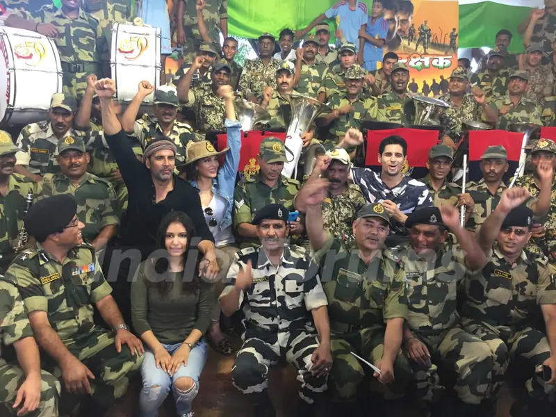 Akshay Kumar, Jacqueline Fernandes and Sidharth Malhotra Interacts With the Jawans of BSF Delhi