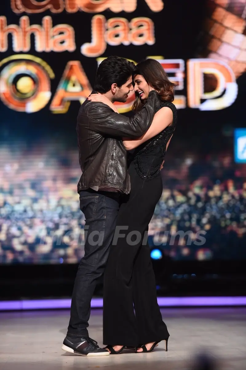 Sooraj Pancholi and Athiya Shetty for Promotions of Hero on Jhalak Dikhla Jaa 8