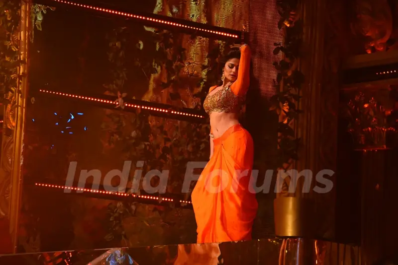 Shamita Shetty Performs on Jhalak Dikhla Jaa 8