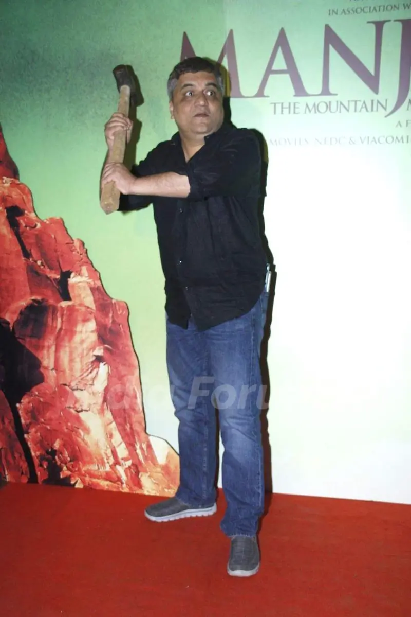 Swanand Kirkire at Screening of Manjhi - The Mountain Man