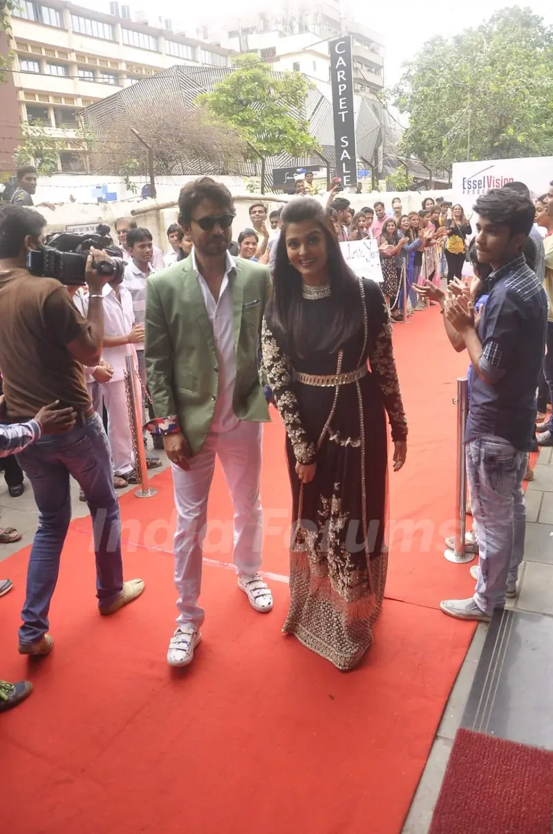 Irrfan Khan and Aishwarya Rai Bachchan Snapped on Sets of DID