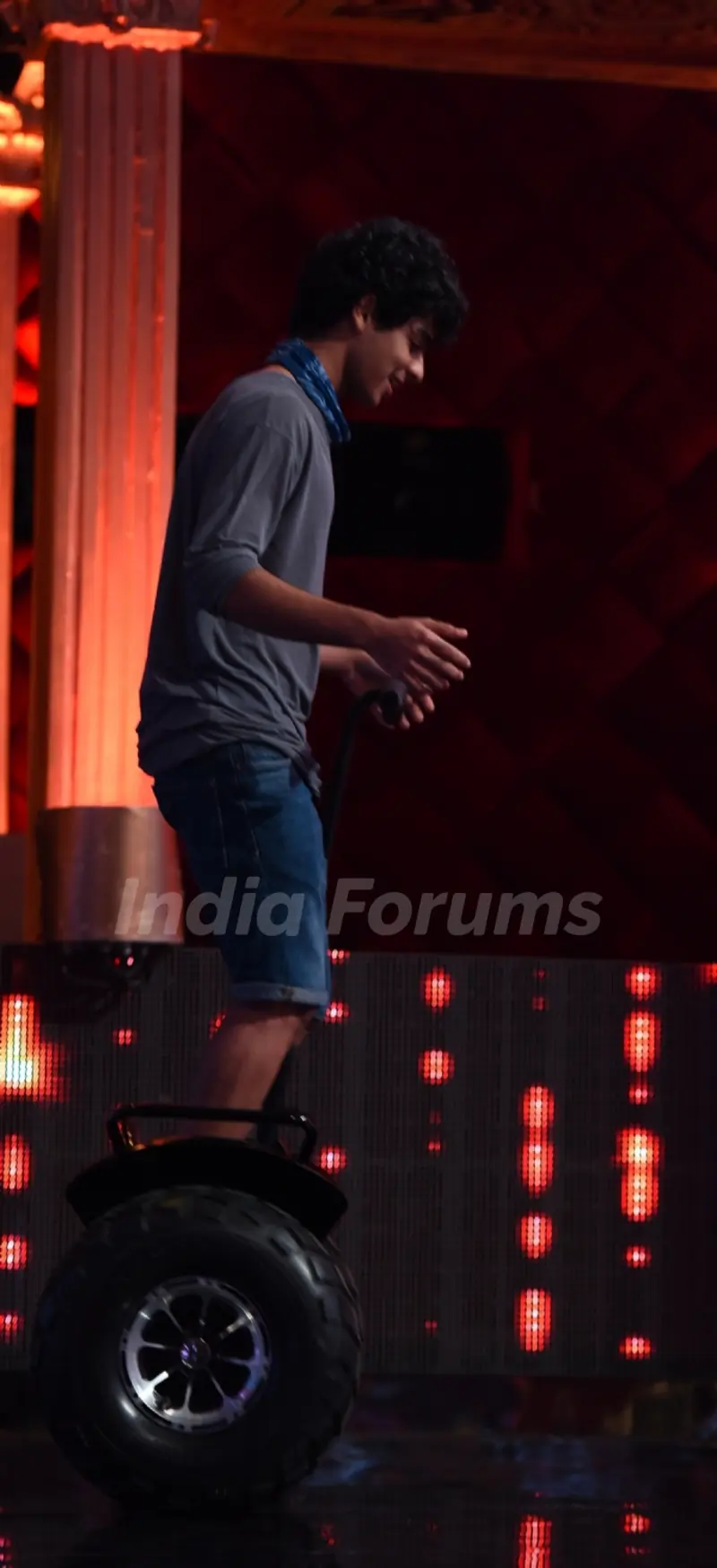 Shahid Kapoor's Brother Ishaan at Jhalak Dikhla Jaa 8