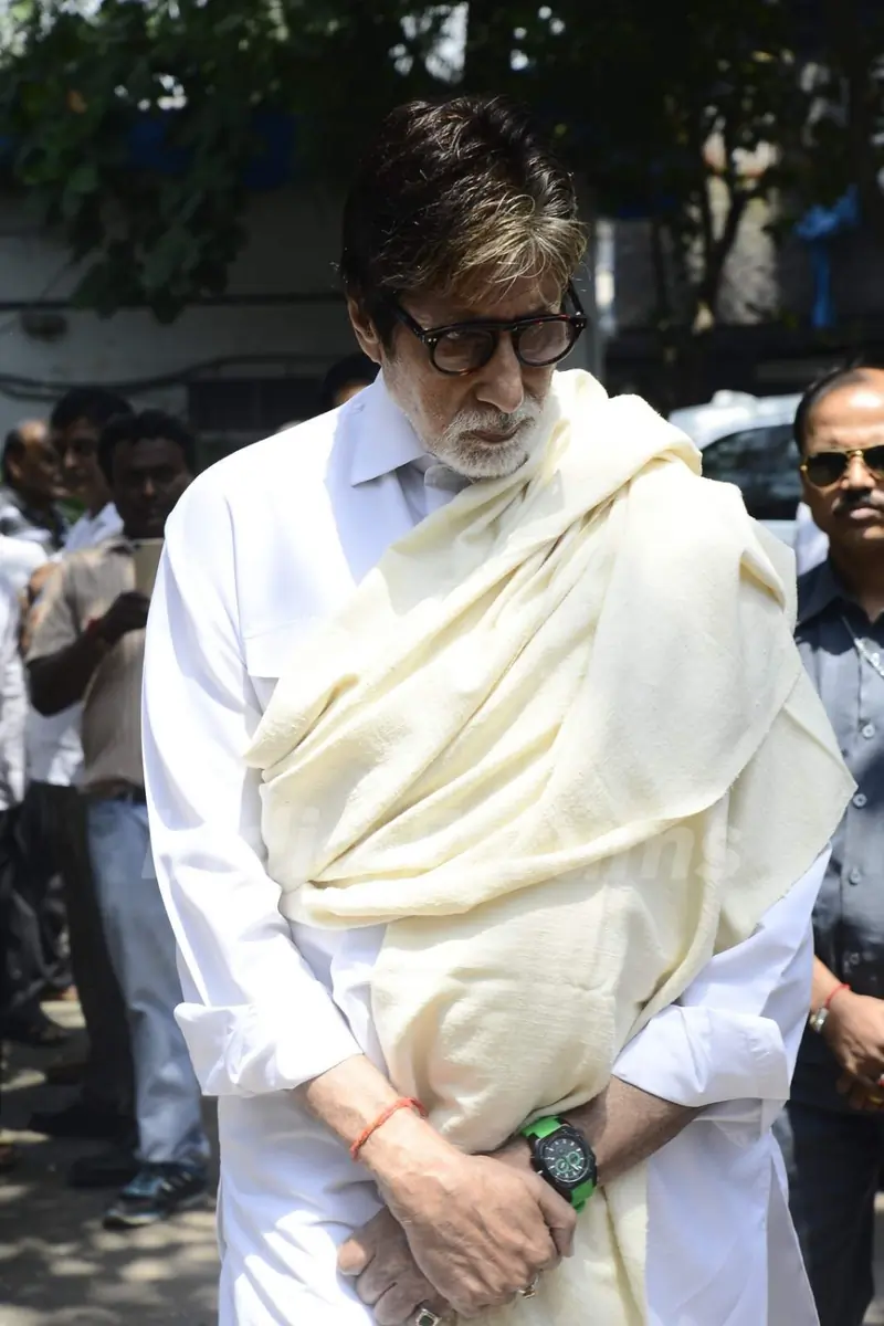 Amitabh Bachchan at Aadesh Shrivastava's Funeral