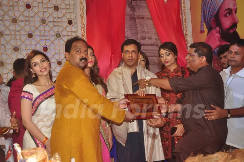Madhur Bhandarkar With Calendar Girls Celebrates Ganeshotsav