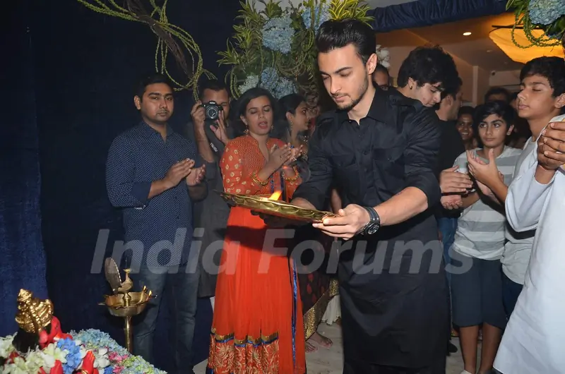 Ayush Sharma Does Ganpati Pooja at Salman's Residence