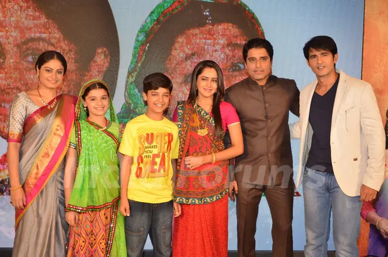 Cast of Balika Vadhu at Celebration of  Completion of 2000 Episodes