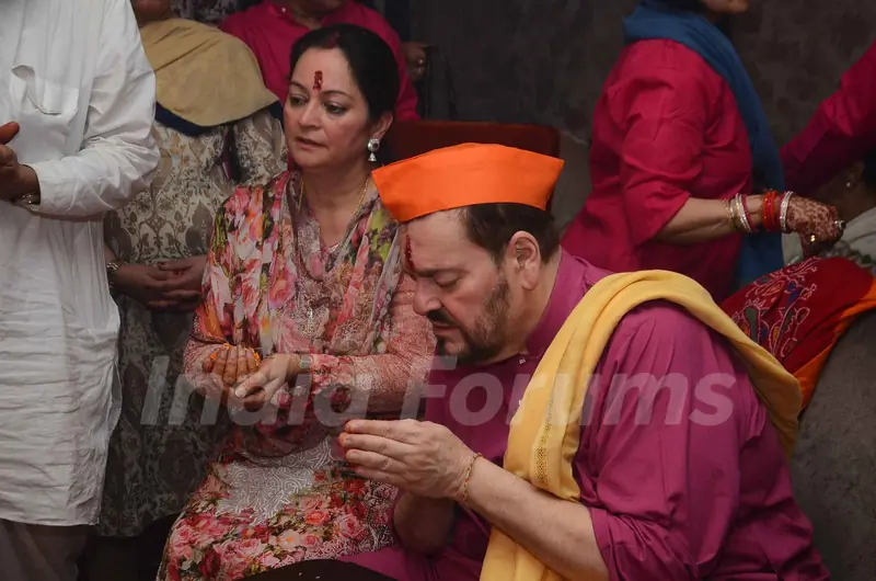 Nitin Mukesh offering his prayers to Lord Ganesh