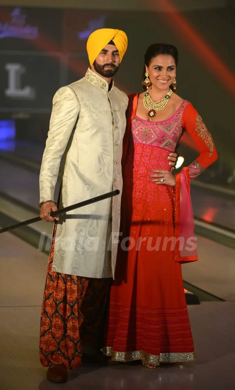 Akshay Kumar and Lara Dutta at the Bling Fashion Show