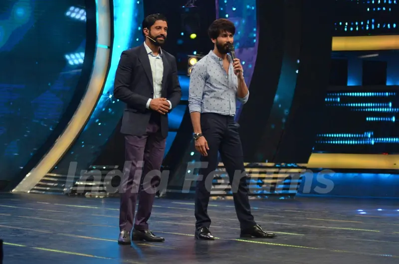 Shahid Kapoor was snapped interacting at the Promotions of Shaandaar on 'I Can Do That'