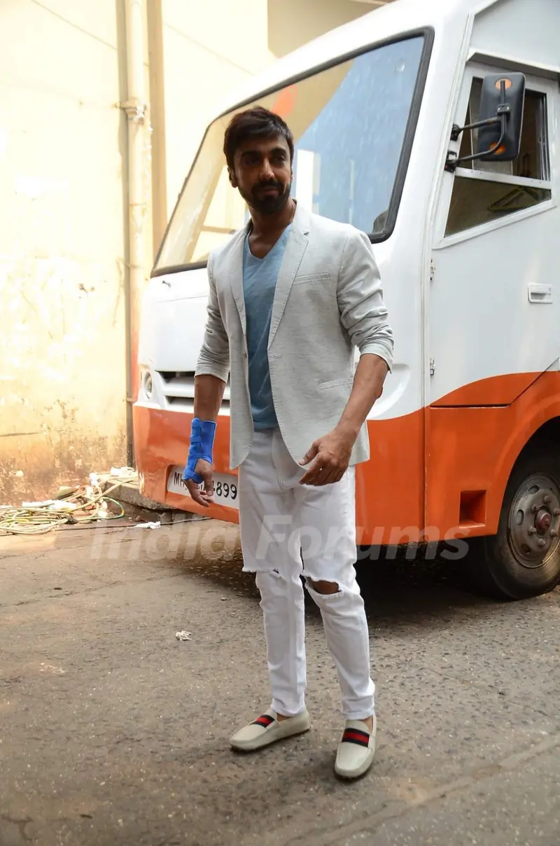Ashish Chowdhry On Set of Jhalak Dikhhla Jaa - Grand Finale