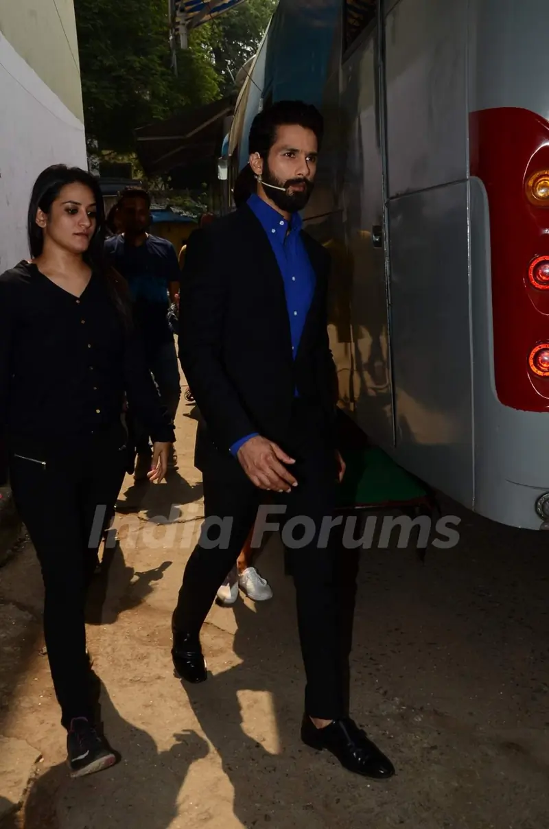 Shahid Kapoor On Set of Jhalak Dikhhla Jaa - Grand Finale