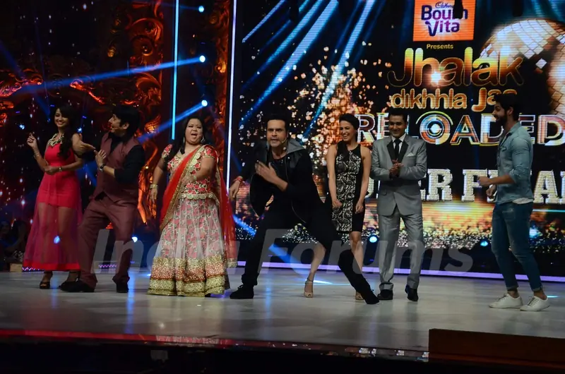 Krushna Abhishek and Bharti Singh On Set of Jhalak Dikhhla Jaa - Grand Finale