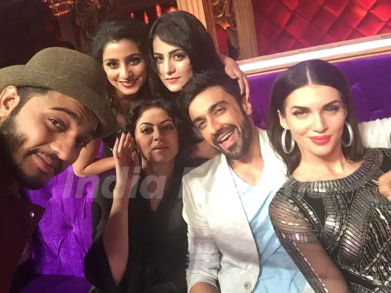 Scarlett Wilson Reunites with Jhalak Dikhla Jaa 8 Contestants!