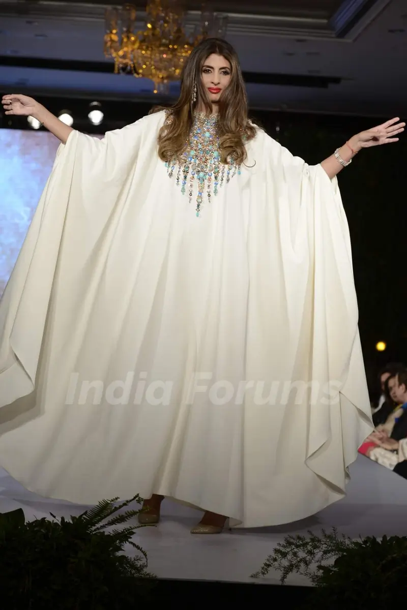 Shweta Nanda walks the ramp at Breakthrough Mission Hazaar Event