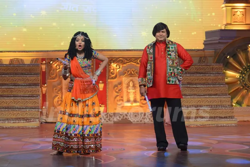 Sugandha and Suresh Menon Performs at Life OK Dussehra Special Programme - Jeet Sachchai Kee