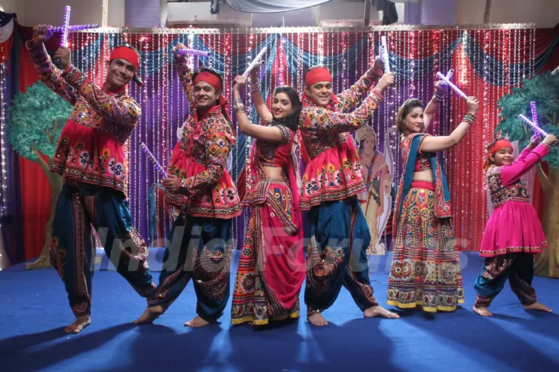 Badi Door Se Aaye Hain