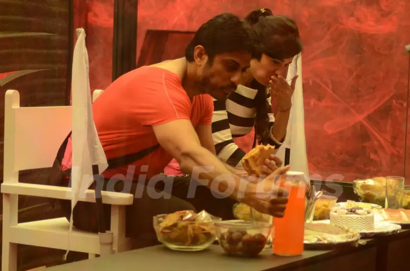 Bigg Boss Nau - Vikas Bhalla Leaves on a Positive Note