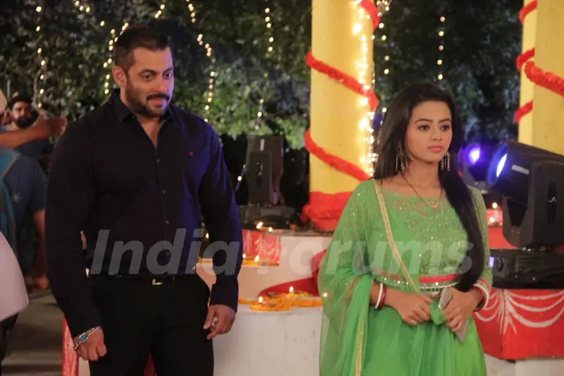 Salman Khan for Promotions of PRDP on Sets Sasural Simar Ka and Swaragini
