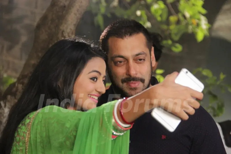 Salman Khan for Promotions of PRDP on Sets Sasural Simar Ka and Swaragini