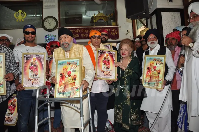 Randeep Hooda, Dharmendra, Armaan Kohli, Gulshan Grover, Nishi at Launch of 'Nanak Naam Jahaz Hai'