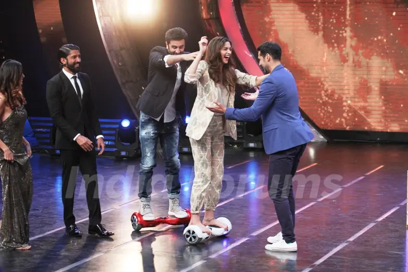 Ranbir and Deepika Promotes Tamasha at Grand Finale of 'I Can Do That'