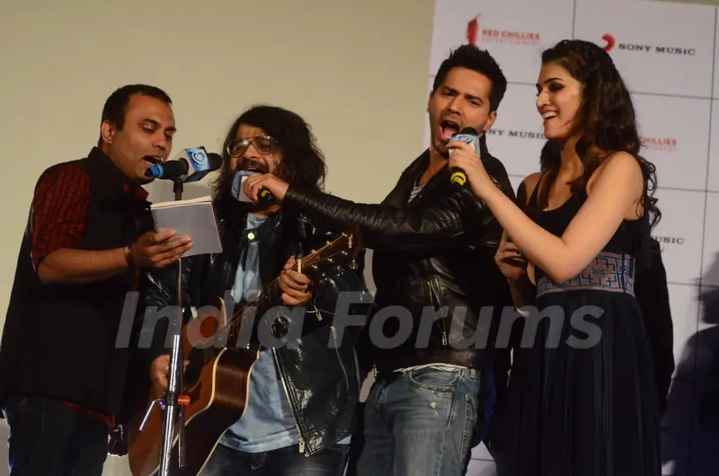 Pritam, Kriti Sanon and Varun Dhawan singing few lines from "Premika" at Song Launch of 'Dilwale'