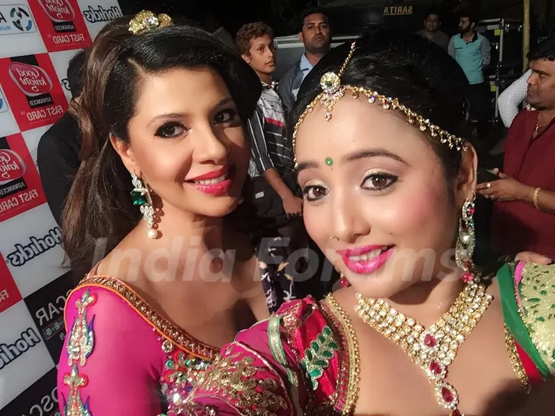Sambhavna Seth Performs at an Event