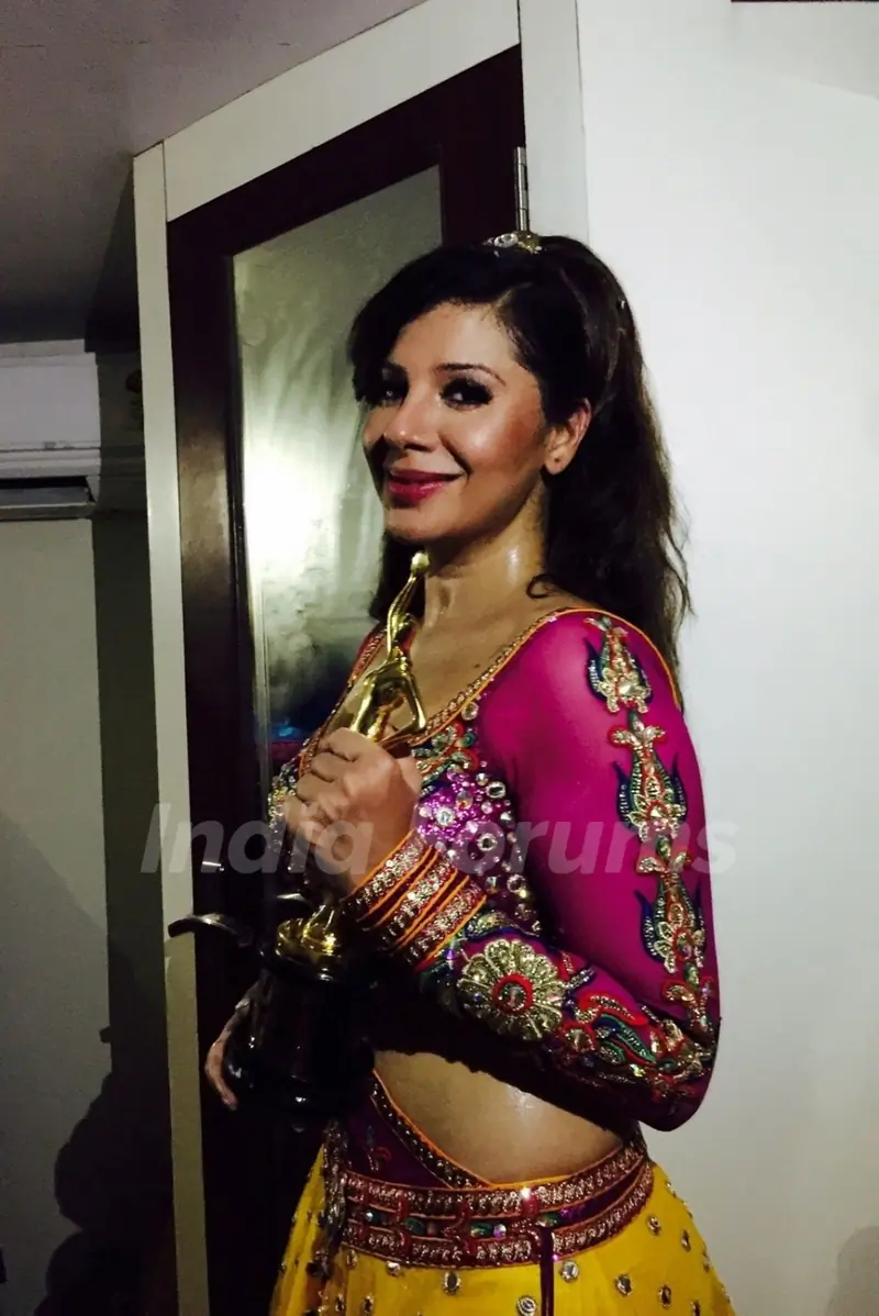 Sambhavna Seth Performs at an Event