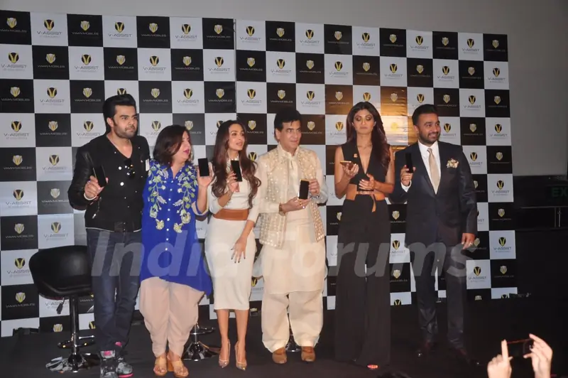 Manish, Farah, Malaika, Jeetendra, Shilpa and Raj Kundra at Launch of Viaan Mobiles